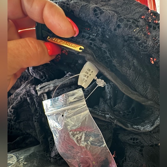 Elie Tahari size 4 black stretchy lace dress brand new ! Super classy dress - Picture 6 of 8